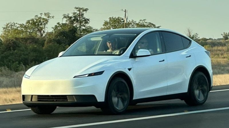 Uygun fiyatlı Tesla Model Y yollarda görüntülendi