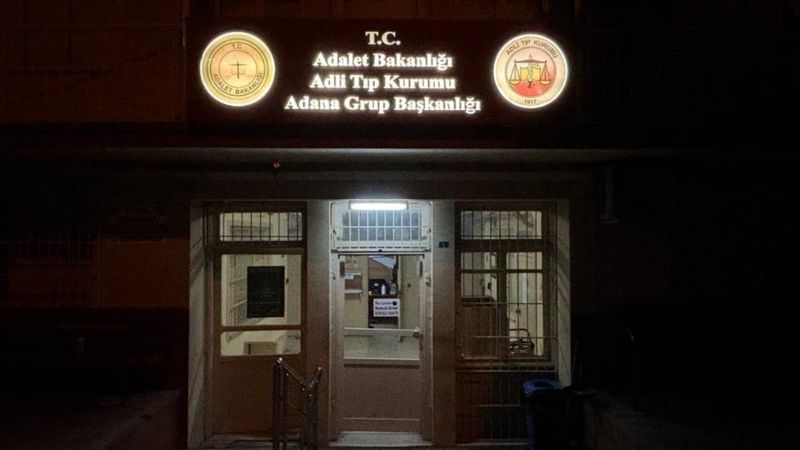 Adana'da cadde ortasında bıçaklı kavga: 1 ölü