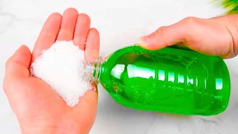 Bulaşık deterjanına bir miktar tuz ekleyin: Mutfaktaki en büyük sorunu çözün