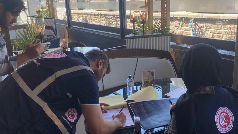 Ticaret Bakanlığı kafe ve lokantalarda fahiş fiyatlı su satışlarını denetledi