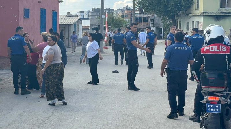 Antalya'da husumetli ailelerin kavgasında kan döküldü