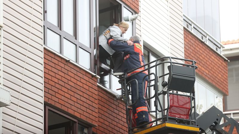 Kırklareli'nde 5 katlı binanın bodrum katında yangın paniği