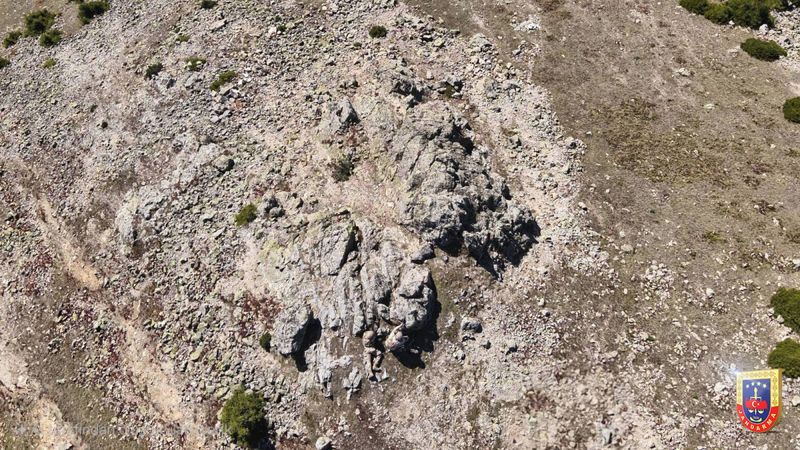 Jandarma paylaştı: Arazide kamufle olan komando