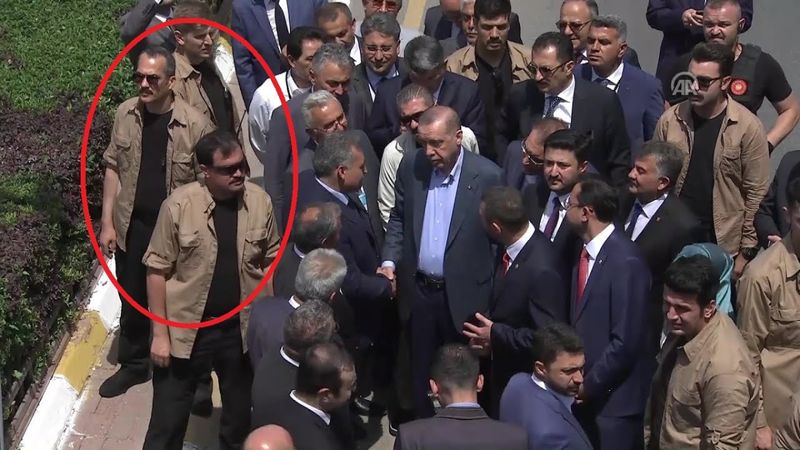 Koruma polisleri neden yeşil gömlek giyer