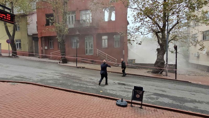 Zonguldak'ta kontrollü yıkıma duyarsız vatandaşlar, uyarıları dinlemedi