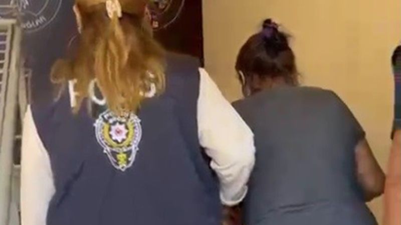 İzmir'de 5 farklı adrese taşınan firari kadın gizlenmeye çalışırken yakalandı