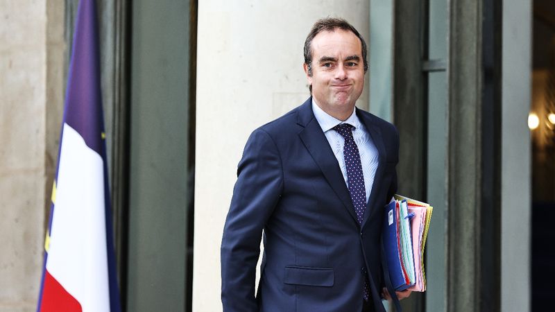 Sebastien Lecornu: Fransızları çileden çıkaran bu siyasi krize son verilmeli