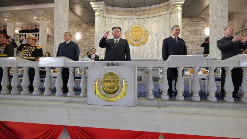 Kuzey Kore lideri Kim'den orduya: Yenilmez bir güç olun