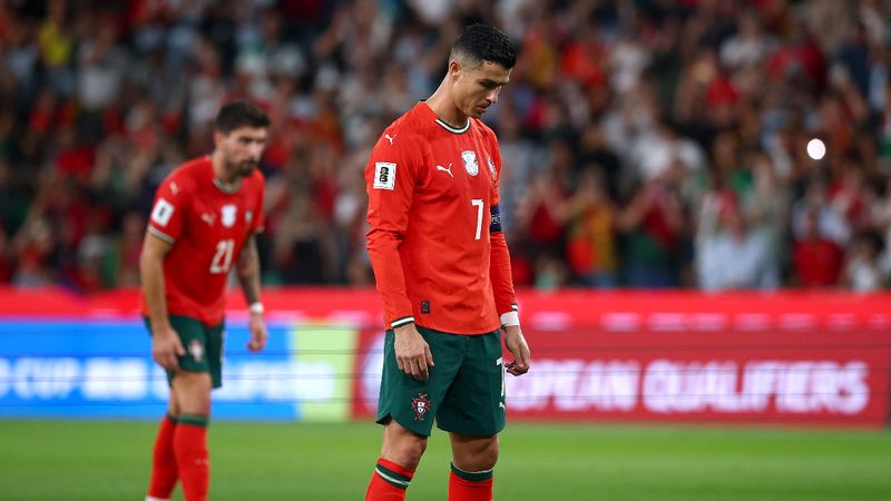 Cristiano Ronaldo'nun penaltı kaçırdığı maçta Portekiz, son dakikada güldü