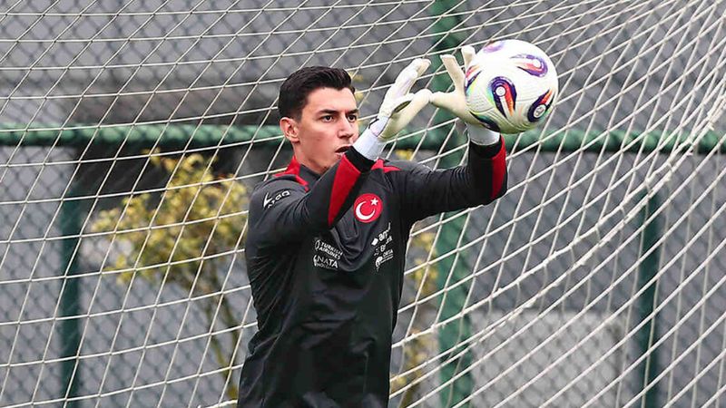 Berke Özer, izinsiz şekilde kamptan ayrıldı!