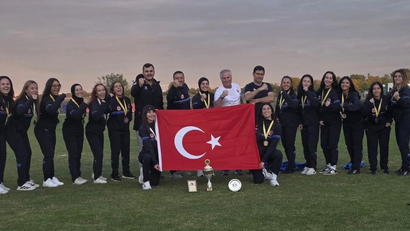 Kadın Kriket Milli Takımı, Romanya'da üçüncülüğe ulaştı