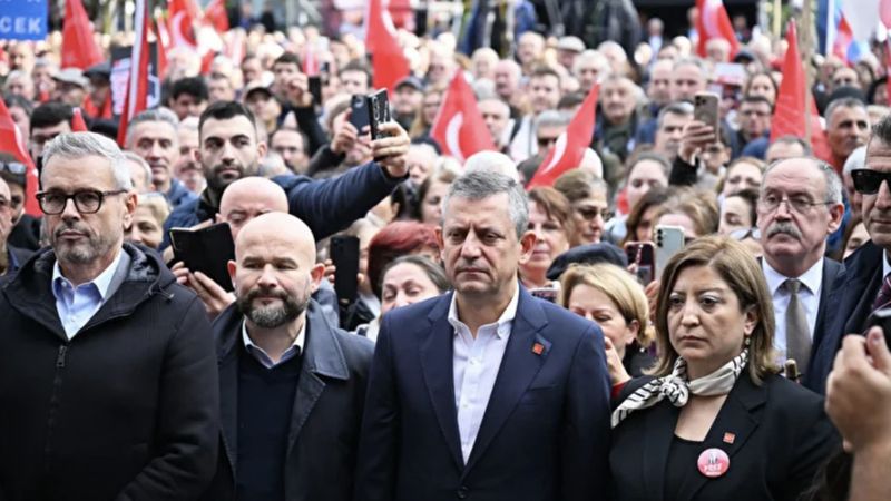 Özgür Özel'in Brüksel mitingi hüsrana döndü: Beklenen ilgiyi görmedi