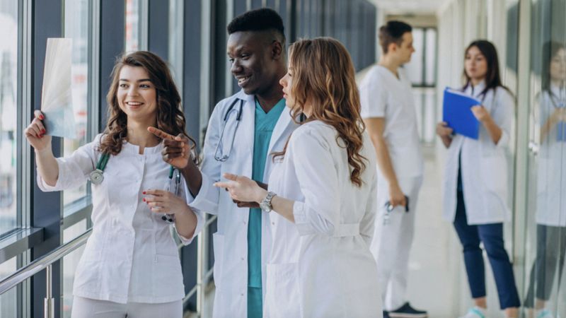 ABD'de doktor açığı: Cerrah ve psikiyatrist bulunamıyor