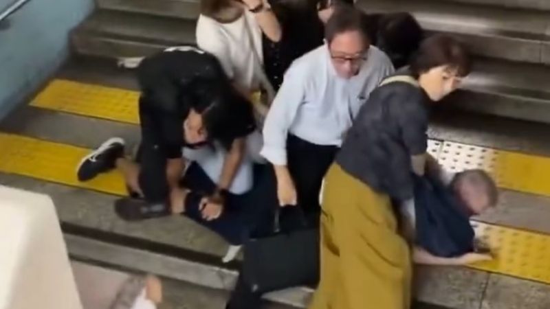 Japonya'da fark edilen röntgenciyi kadınlar yakaladı