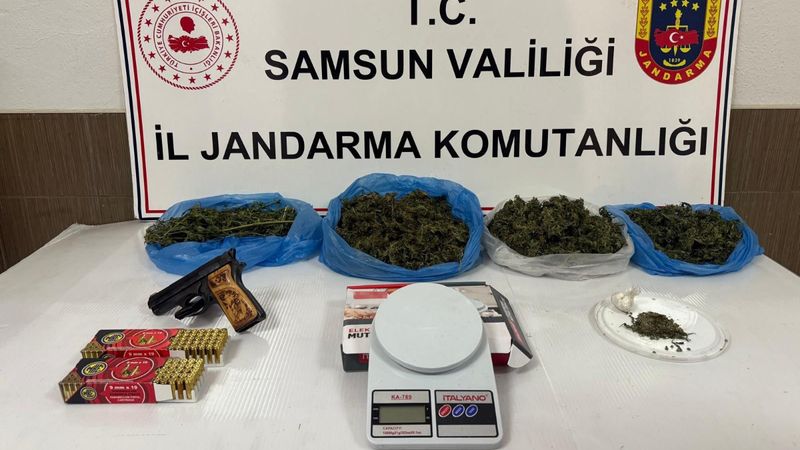 Samsun'da kaçak silah ve uyuşturucu operasyonlarında 3 kişi tutuklandı