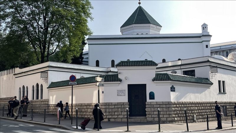 Fransa'da bir camiye İslamofobik saldırı