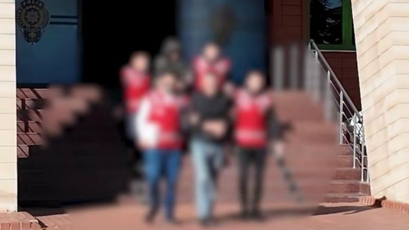 Isparta'da kendilerini kamu görevlisi gibi tanıtıp 45 bin dolarlık vurgun yaptılar