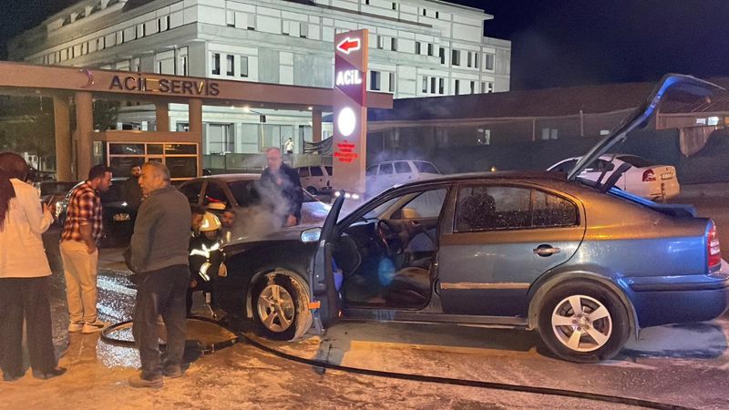 Karaman’da seyir halindeki otomobil alev alarak yandı