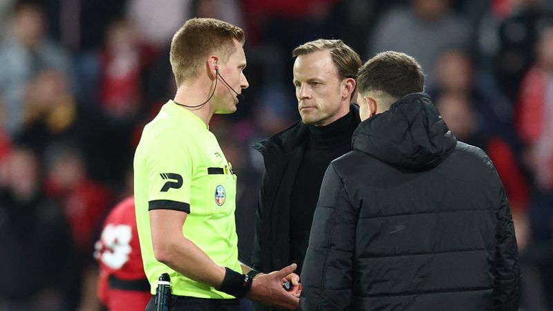 Standard Liege - Antwerp maçı tatil edildi