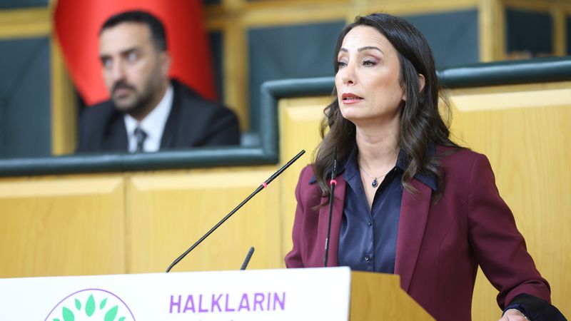 Tülay Hatimoğulları: Parlamento; Suriye, Irak tezkeresini gündemine almamalıdır