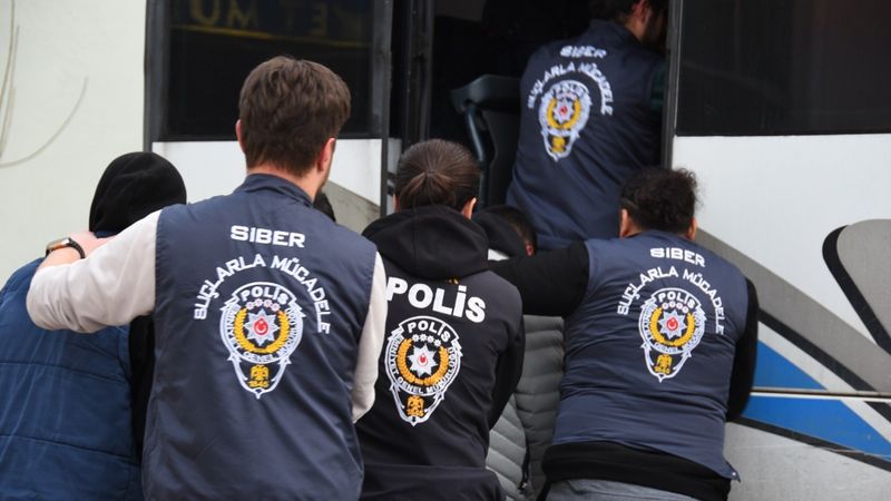 Nevşehir'de sosyal medya dolandırıcılarına operasyon: 8 kişi tutuklandı