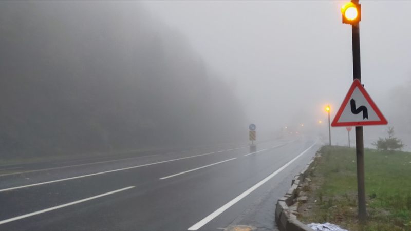 Bolu Dağı'nda sağanak ve sis görüş mesafesini düşürdü