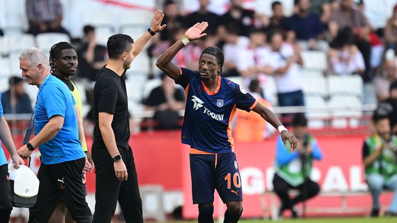 Başakşehir, Antalyaspor'a 4 attı!