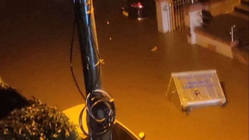 İzmir ve Manisa’da sağanak yağış etkili oldu