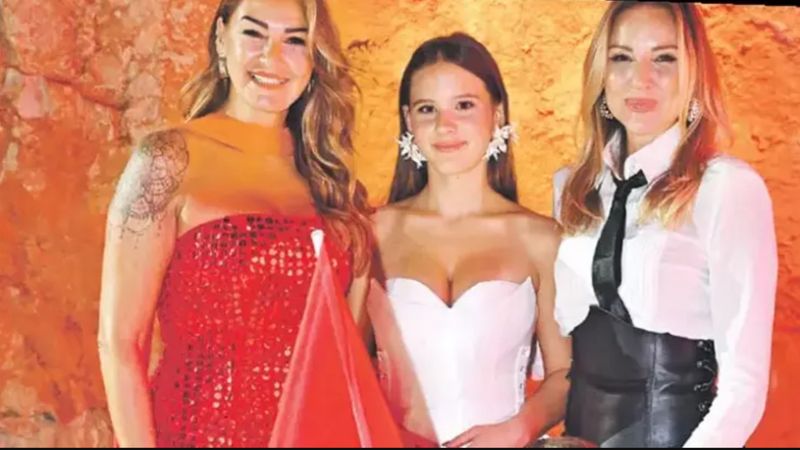 Pınar Altuğ'un kızı Su mankenlik yaptı! Görenler beğeni yağdırdı