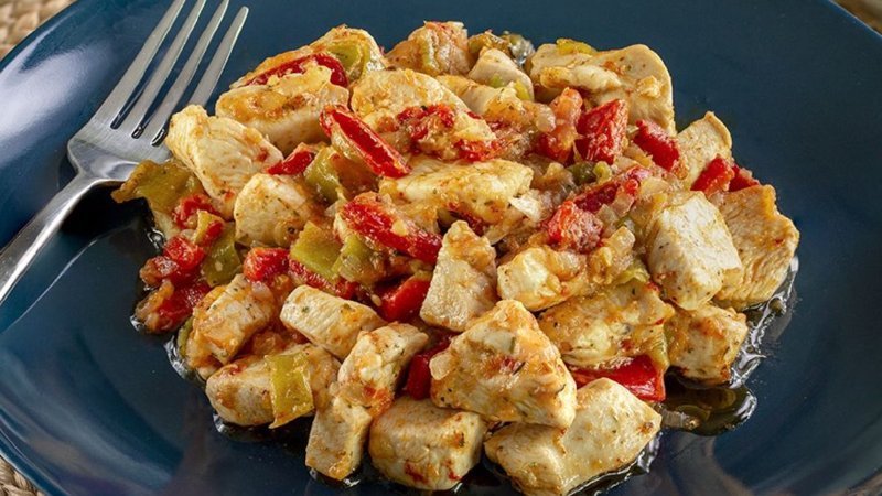 Yemek yapmayı bilmeyen bile bayılacak: En kolay tavuk sote tarifi