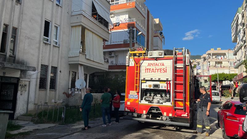 Antalya'da evin banyosunda yangın çıktı