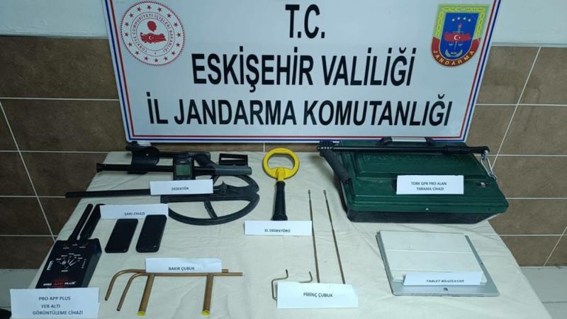 Eskişehir'de kaçak kazı yapan 5 kişiye suçüstü