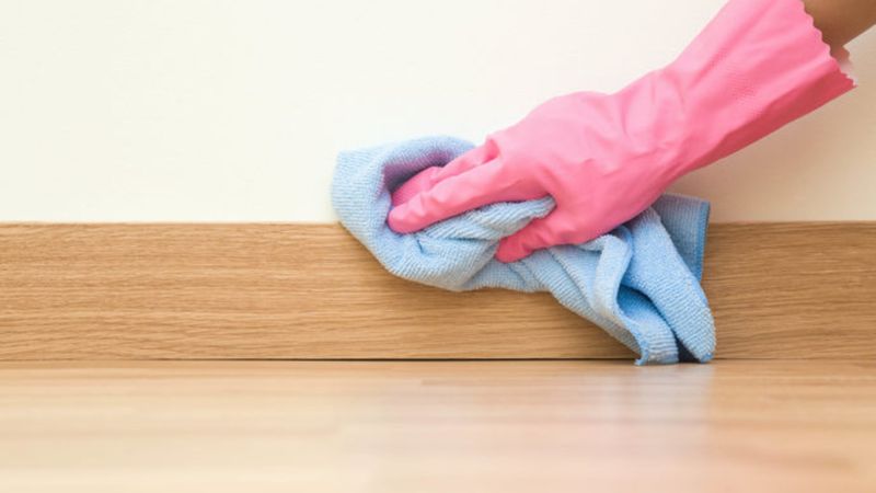 Süpürgeliklere yumuşatıcı sürmek bakın ne işe yarıyor