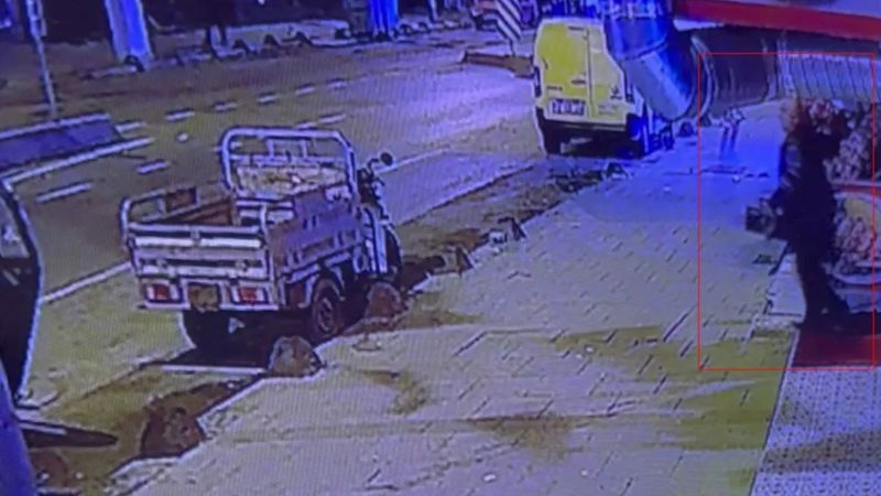 İstanbul'da aylar önce bir kasa karpuz çalan şahıs bu defa da bir kasa domates çaldı