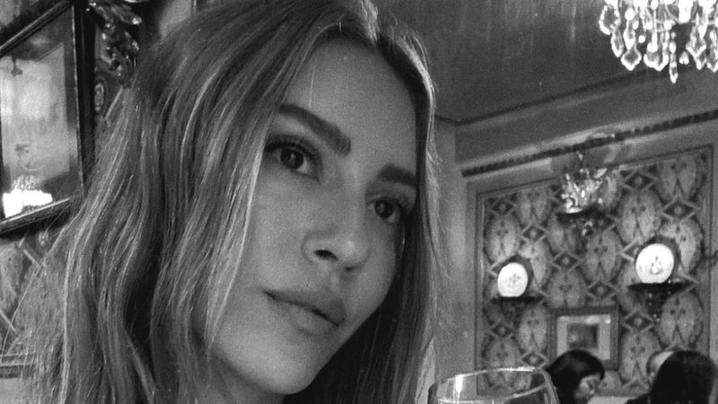 Sinem Kobal'ın pozları hayran bıraktı! Siyah-beyaz kareler beğeni aldı