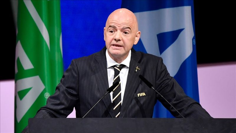 FIFA'dan İran'da stadyumlara kadın taraftarların alınmasına övgü