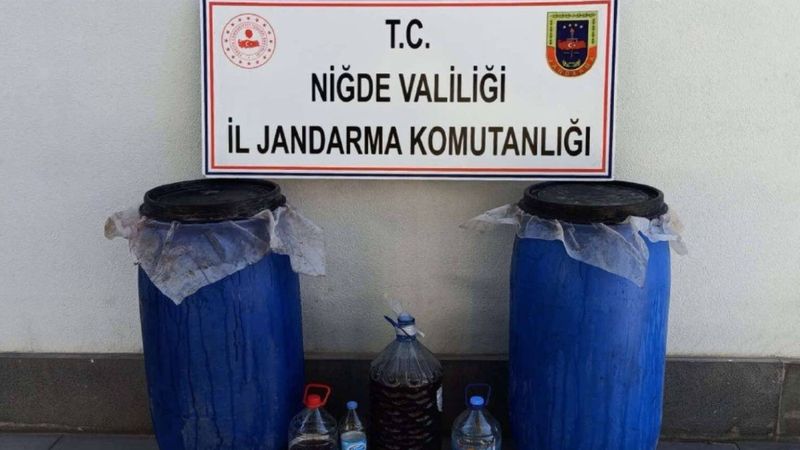 Niğde'de jandarmadan başarılı operasyon: 322 litre el yapımı içki ele geçirildi