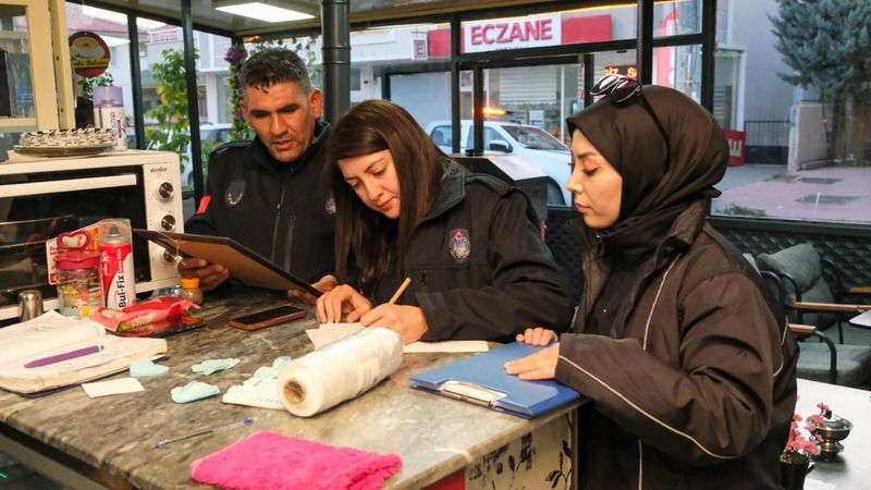 Erzincan'da kafeterya ve tatlı üretim yerlerine zabıta denetimi