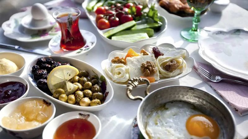 Yumurtayı unutun! Uzmanlar daha fazla protein içeren 4 kahvaltılık besini açıkladı