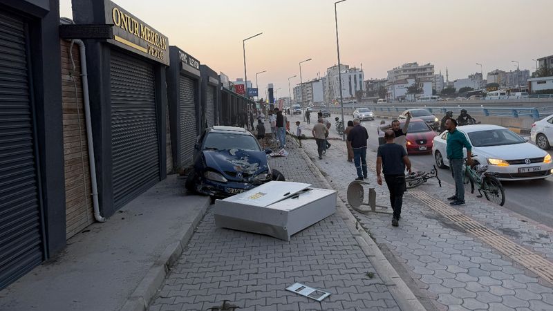 Hatay'da kaldırımda yürüyen çocuk, otomobil çarpması sonucu yaşamını yitirdi