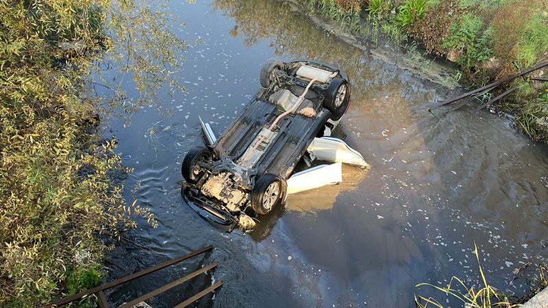 Amasya’da dereye devrilen araçta can pazarı: 1’i çocuk, 2 kişi kurtarıldı