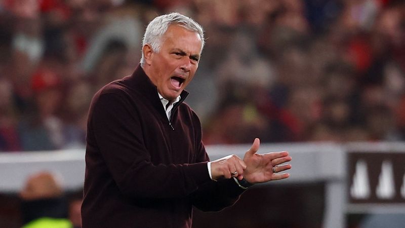 Benfica son dakikada golü yedi: Jose Mourinho hakemin üzerine yürüdü