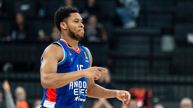 Anadolu Efes'te PJ Dozier, 4-6 hafta sahalardan uzak kalacak