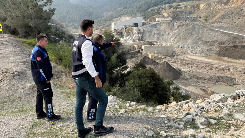 Manisa'da dereye atık su bırakan işletmeye suçüstü
