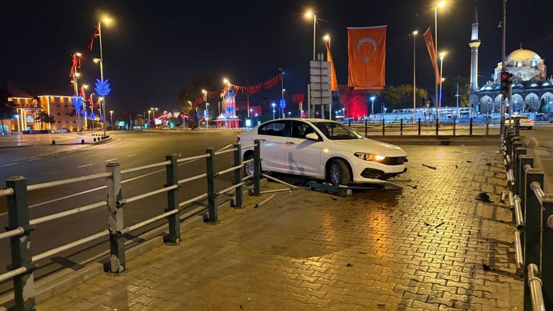 Kayseri'de uyuyan sürücü kaza yaptı