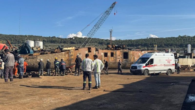 İzmir'de üzerine parça düşen işçi öldü