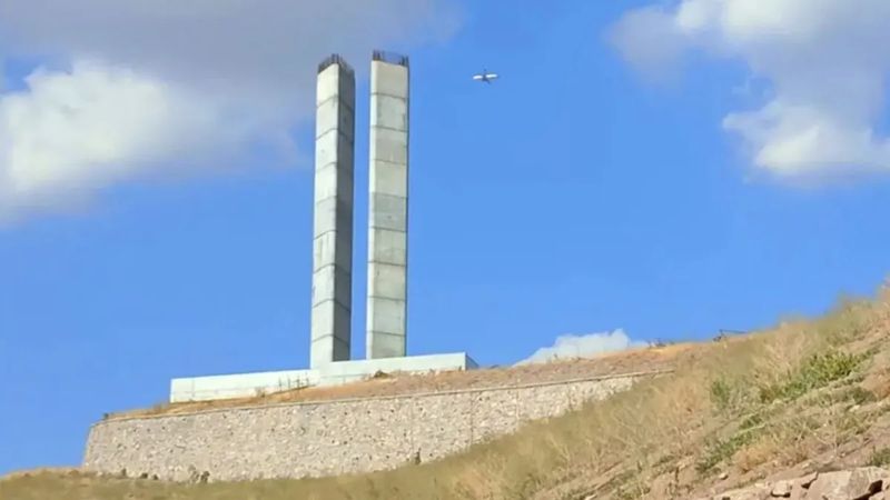 ABB'nin ihale skandalı: Anıt için iki direğe 2.2 milyar TL harcandı