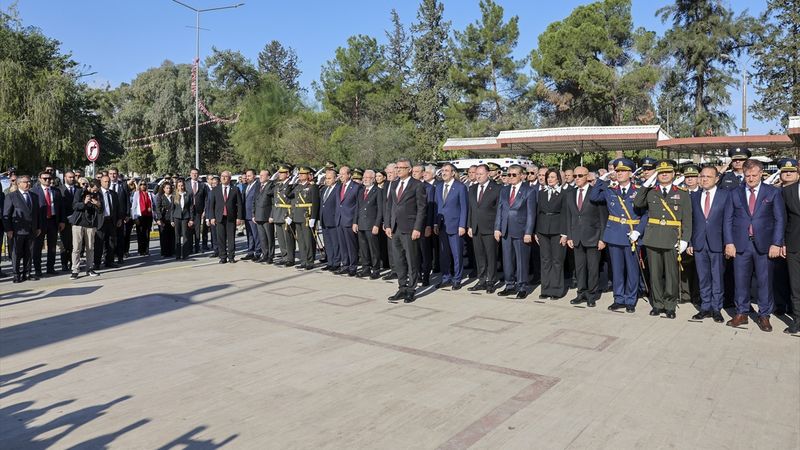 KKTC'nin 42. kuruluş yıl dönümü törenlerle kutlandı