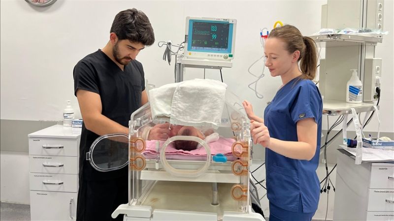 Afyonkarahisar'da doğrukları hastanede hemşire oldular