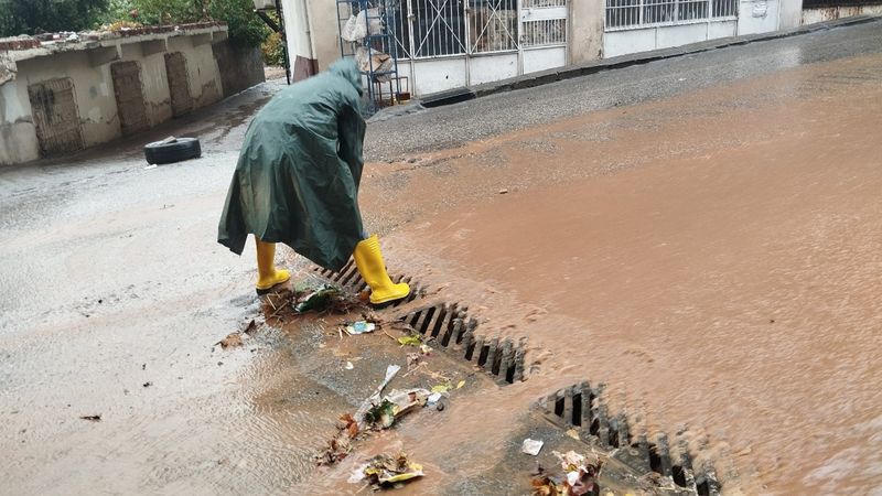 Diyarbakır'da yoğun yağış: Yolları su bastı